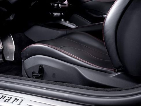 Used 2020 Ferrari Portofino image 25