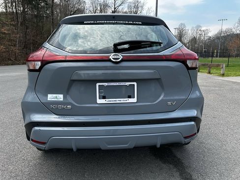Used 2021 Nissan Kicks SV image 5