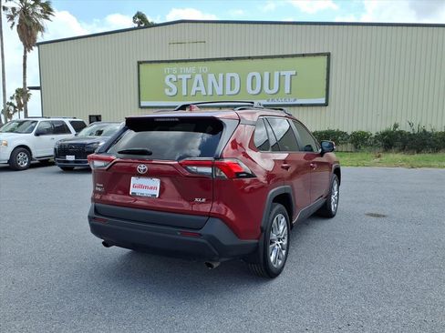 Used 2023 Toyota RAV4 XLE Premium image 8
