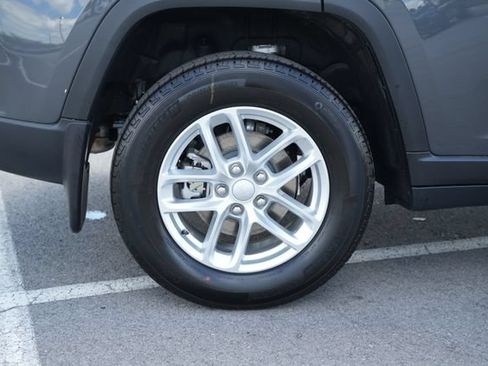 New 2026 Jeep Grand Cherokee Laredo w/ Trailer Tow Package AWD/4WD image 45