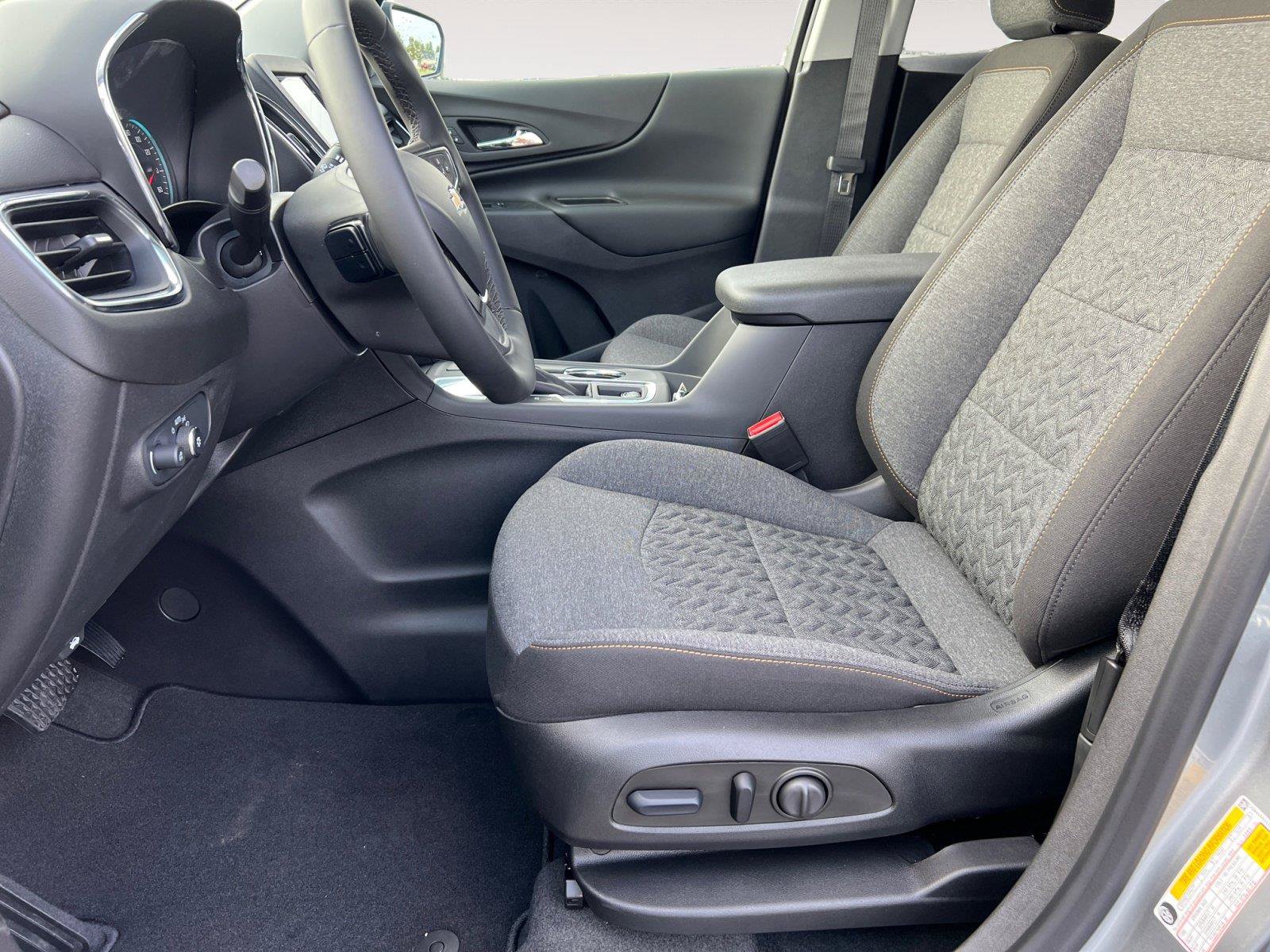 Used 2024 Chevrolet Equinox LT FWD image 10