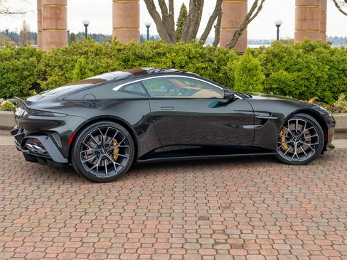 Used 2025 Aston Martin V8 Vantage Coupe image 42