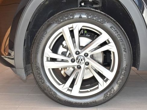 Used 2024 Volkswagen Atlas Cross Sport SEL R-Line AWD/4WD image 9