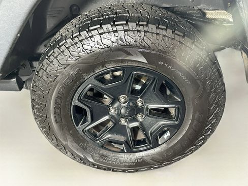 Used 2017 Jeep Wrangler Sport image 11