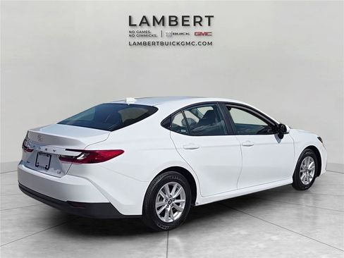 Used 2026 Toyota Camry LE FWD image 5