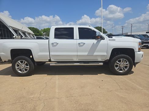 Used 2018 Chevrolet Silverado 2500 High Country image 8