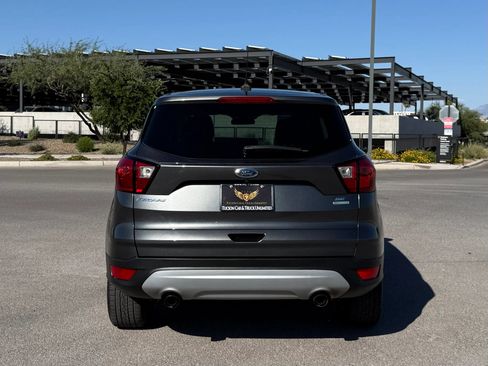 Used 2019 Ford Escape SE FWD image 3