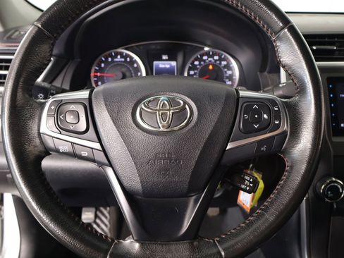 Used 2016 Toyota Camry SE FWD image 3