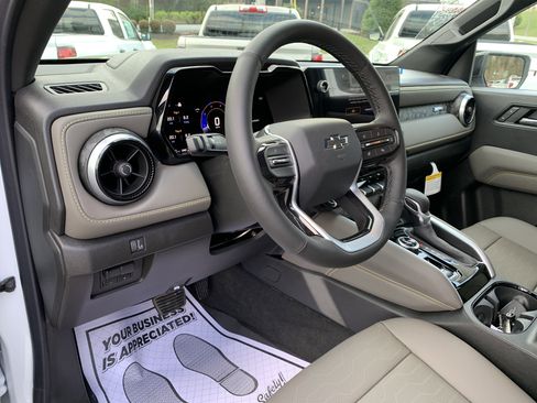 New 2026 Chevrolet Colorado ZR2 w/ Technology Package AWD/4WD image 13