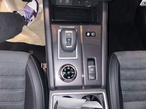 New 2025 Mitsubishi Outlander SE image 16