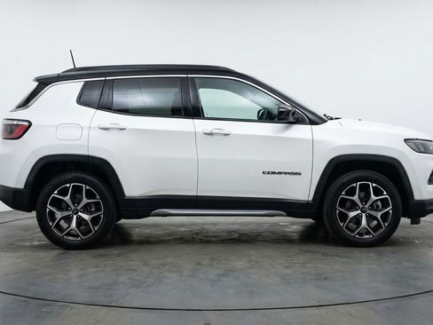Used 2025 Jeep Compass Limited image 11