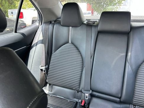 Used 2022 Toyota Camry SE FWD image 4