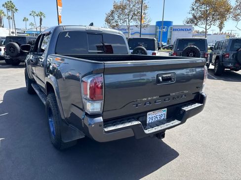 Used 2021 Toyota Tacoma TRD Sport w/ TRD Premium Sport Package RWD image 19