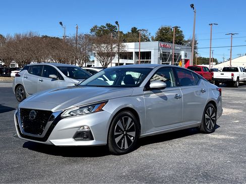 Used 2019 Nissan Altima 2.5 SV image 3