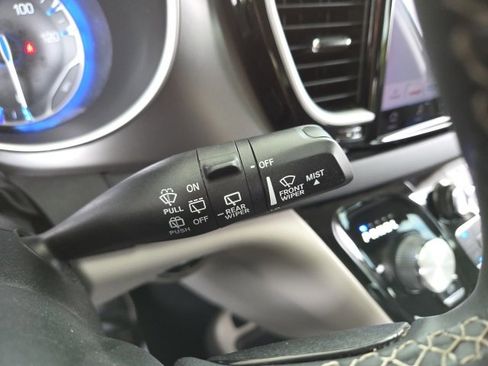 Used 2022 Chrysler Pacifica Touring-L image 52