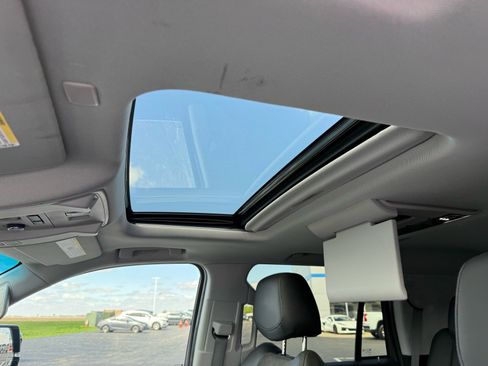 Used 2019 Cadillac Escalade Premium Luxury image 13