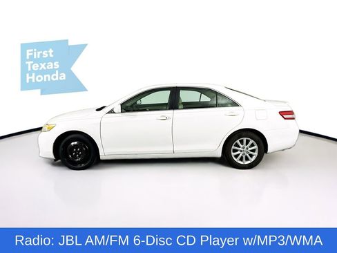 Used 2011 Toyota Camry XLE image 4