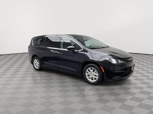Used 2023 Chrysler Voyager LX image 38