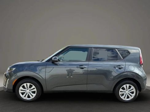 Used 2024 Kia Soul LX FWD image 8