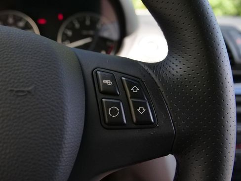 Used 2011 BMW 135i Convertible RWD image 19