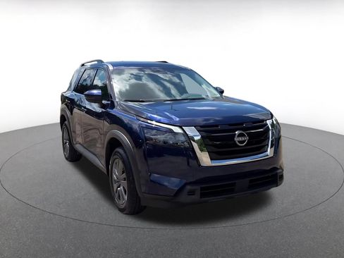 Used 2025 Nissan Pathfinder SV FWD image 3