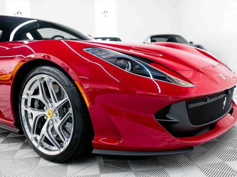 Used 2018 Ferrari 812 Superfast RWD image 15