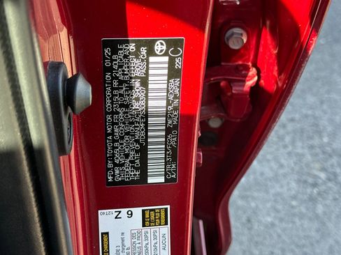 Used 2025 Toyota Corolla SE image 33