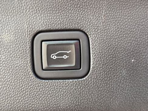Used 2023 Buick Enclave Essence FWD image 27
