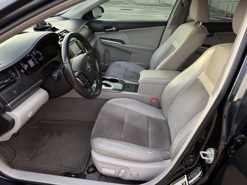 Used 2012 Toyota Camry XLE w/ Leather Pkg FWD image 9
