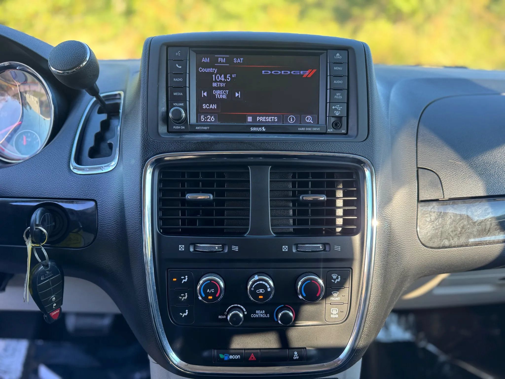 Used 2018 Dodge Grand Caravan SE w/ UConnect Hands-Free Group FWD image 19