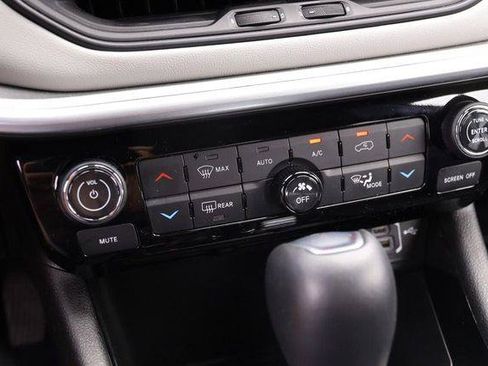Used 2025 Jeep Compass Limited AWD/4WD image 17