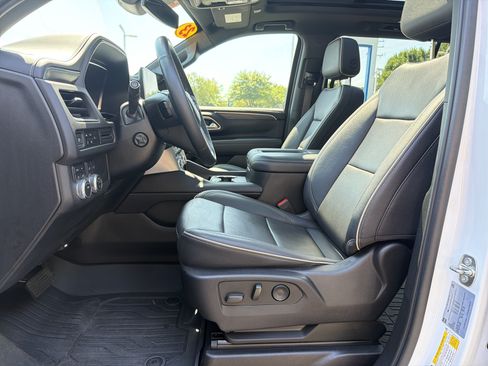 Used 2023 GMC Yukon XL SLT w/ SLT Luxury Package AWD/4WD image 16