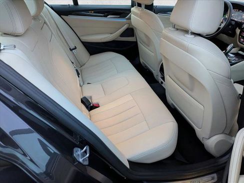 Used 2023 BMW 530e w/ Premium Package image 20