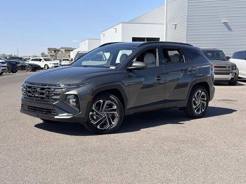 Used 2025 Hyundai Tucson Limited AWD/4WD image 2
