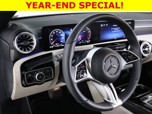 Used 2025 Mercedes-Benz CLA 250 4MATIC image 29