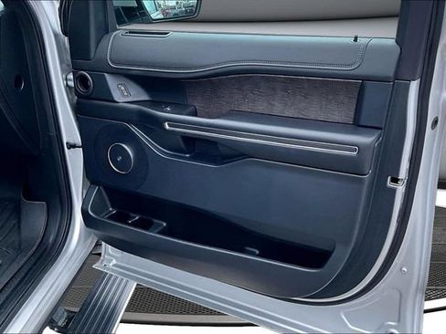 Used 2019 Ford Expedition Limited w/ Equipment Group 301A RWD image 29