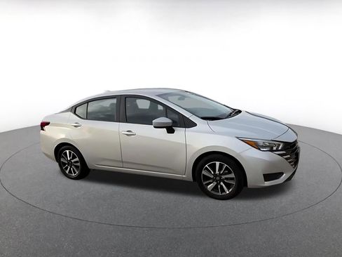 Used 2025 Nissan Versa SV image 2