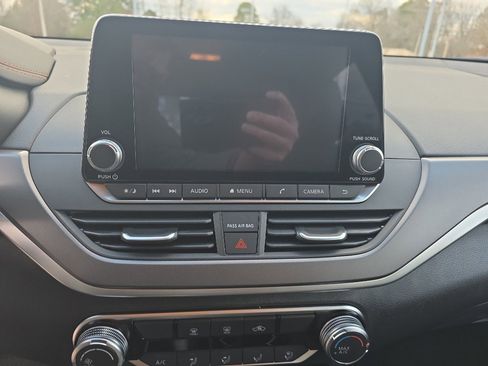 Used 2025 Nissan Altima 2.5 SR image 17