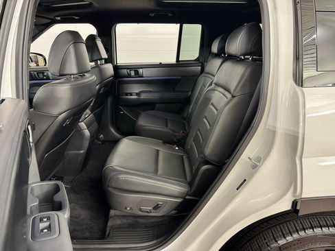 Used 2025 Hyundai Santa Fe Calligraphy image 32