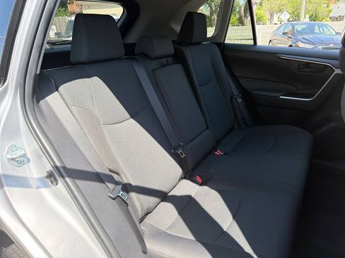 Used 2021 Toyota RAV4 LE FWD image 20