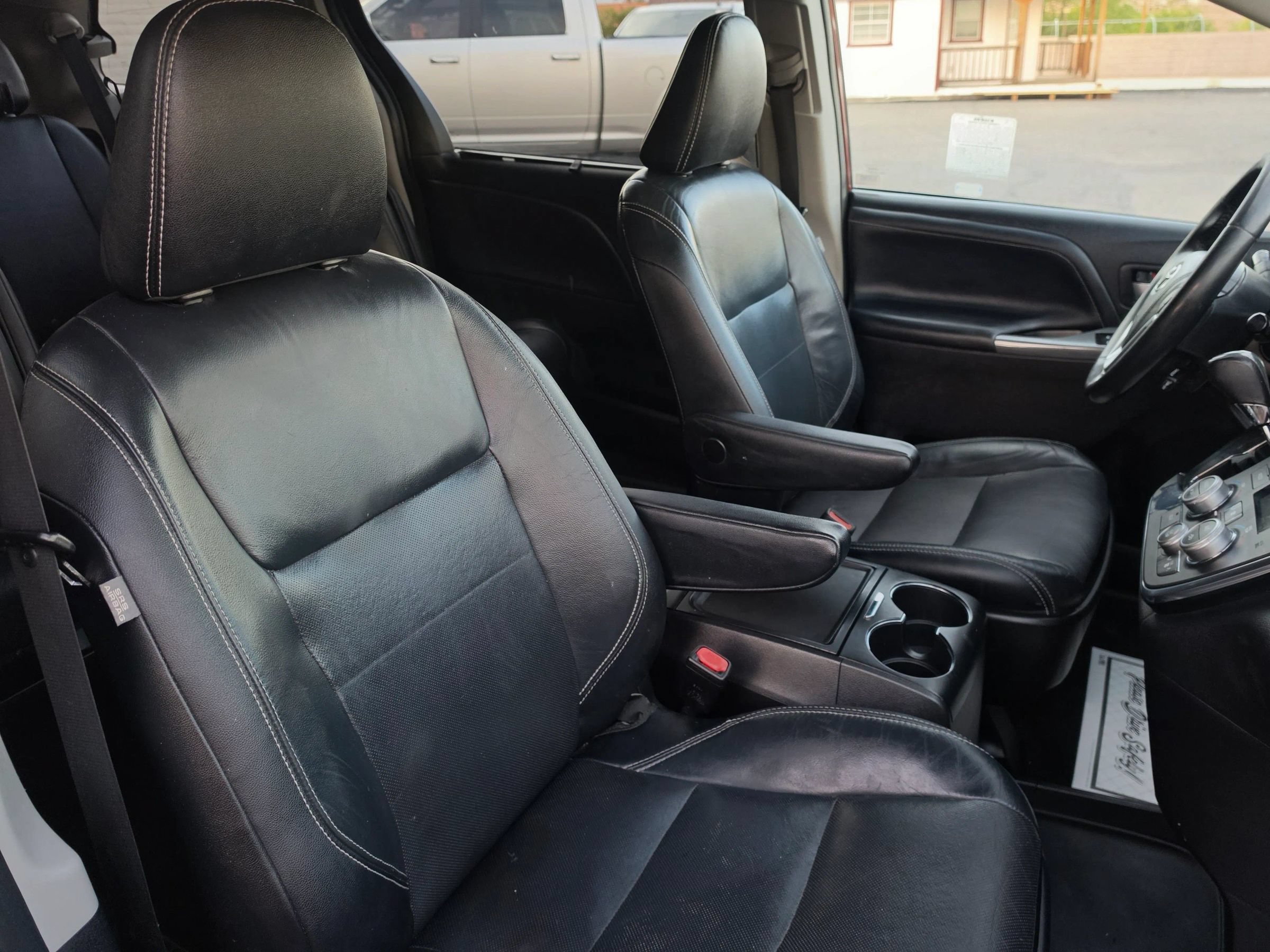 Used 2018 Toyota Sienna SE FWD image 34