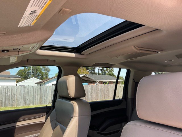 Used 2019 Chevrolet Suburban LT w/ LT Signature Package AWD/4WD image 4