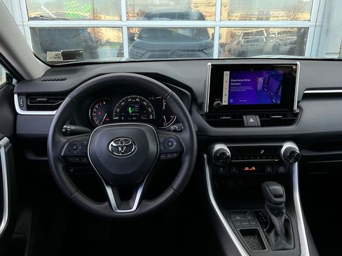 Used 2025 Toyota RAV4 XLE image 14