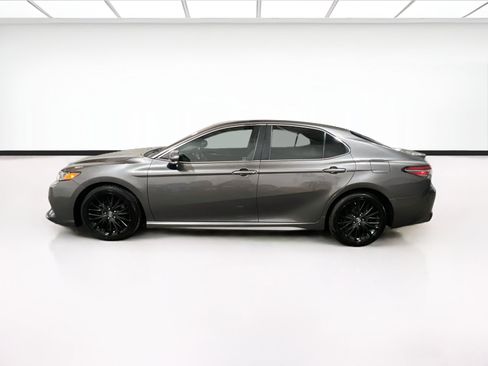 Used 2018 Toyota Camry SE w/ Moonroof Package FWD image 22