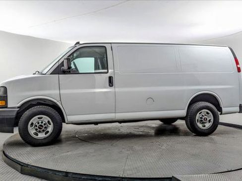 Used 2021 GMC Savana 2500 RWD image 3