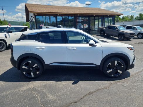 New 2025 Nissan Kicks SR image 9