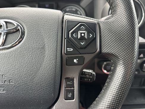 Used 2020 Toyota Tacoma TRD Off-Road image 19