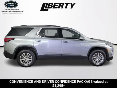 Used 2023 Chevrolet Traverse LT FWD image 2