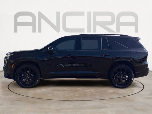 Used 2025 Chevrolet Traverse RS FWD image 11