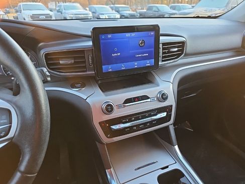 Used 2022 Ford Explorer XLT w/ Equipment Group 202A image 24